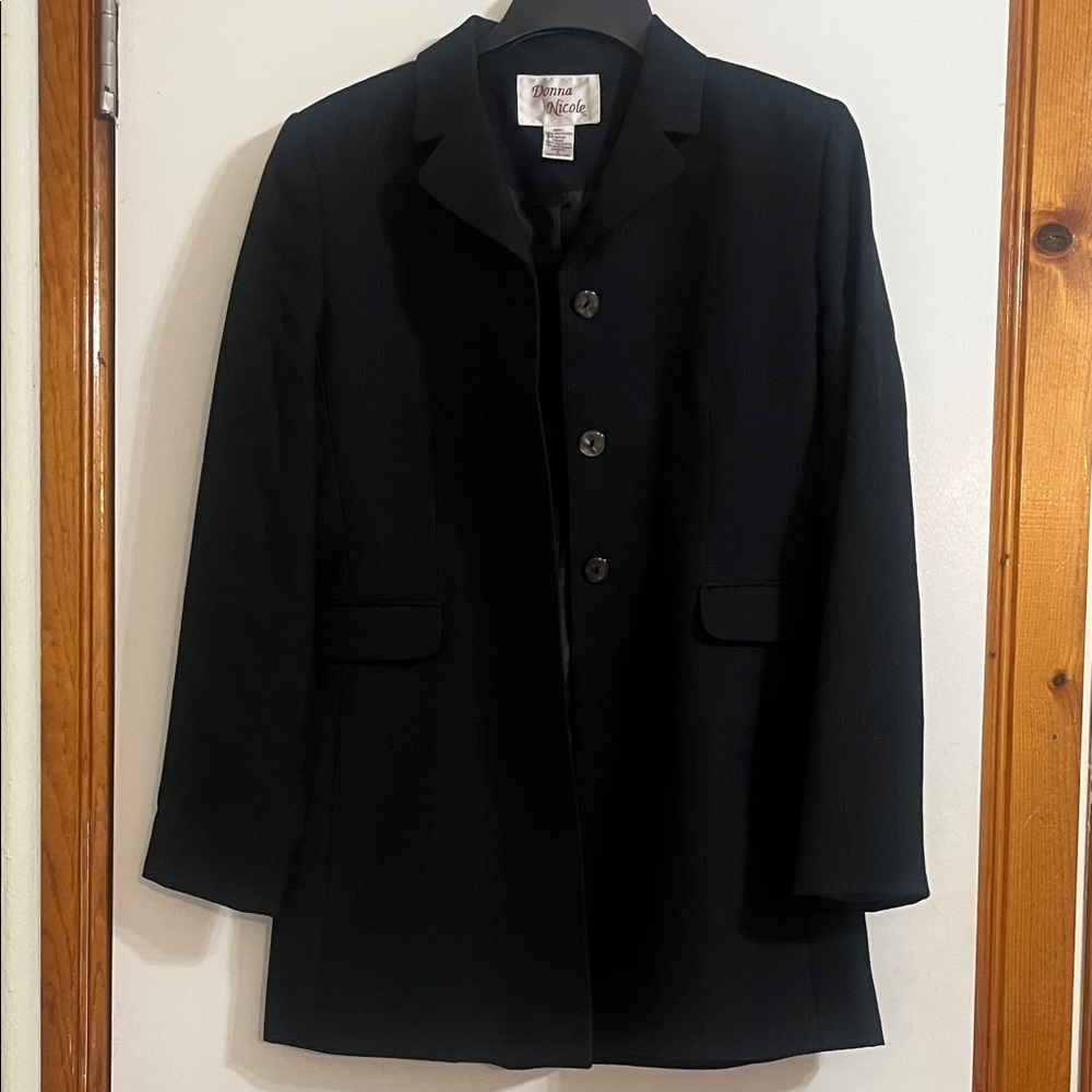 Donna Nicole Women’s Black Blazer 3 buttons Size 6 NWOT
